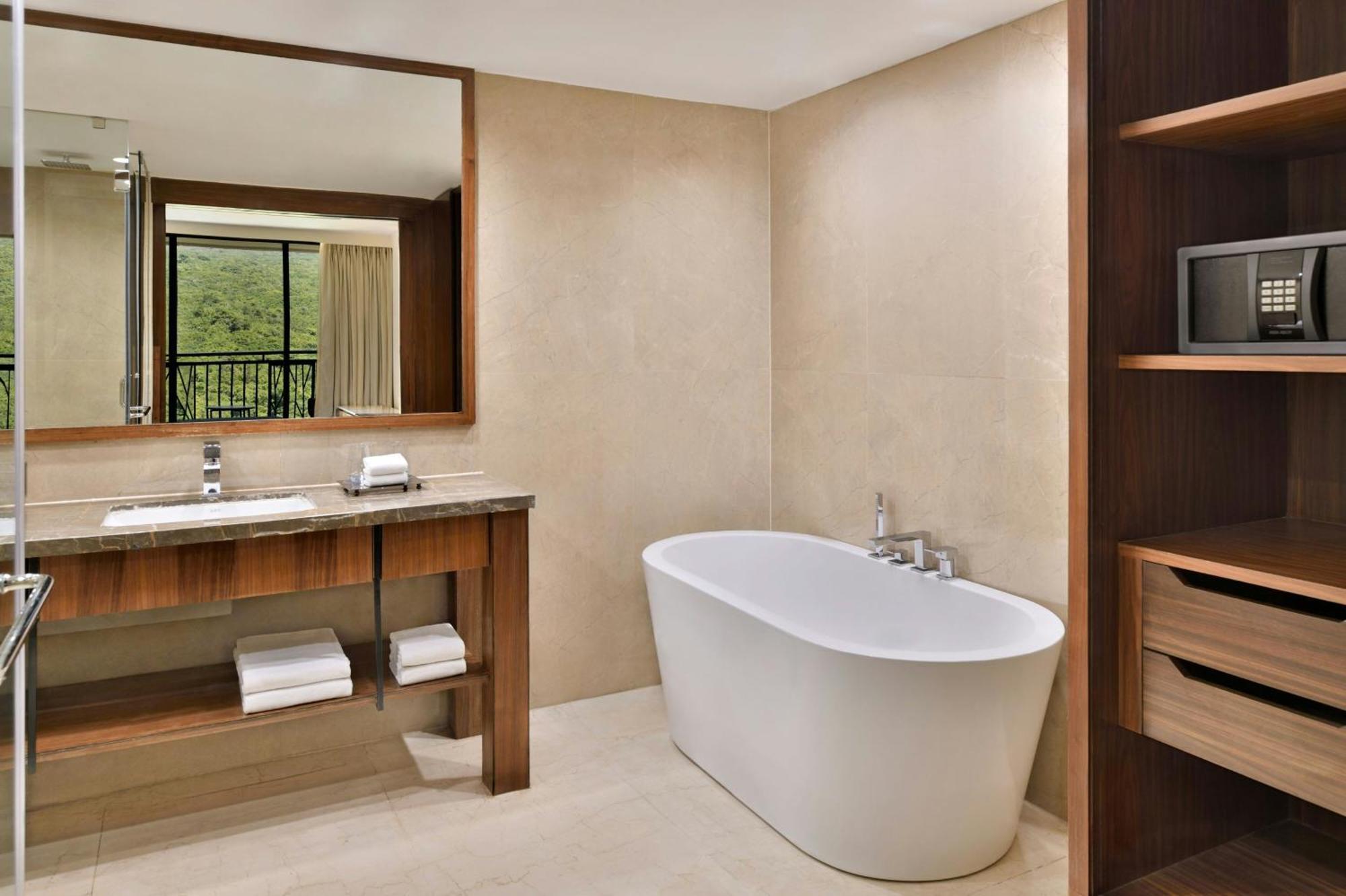 Courtyard By Marriott Mahabaleshwar Ξενοδοχείο Εξωτερικό φωτογραφία